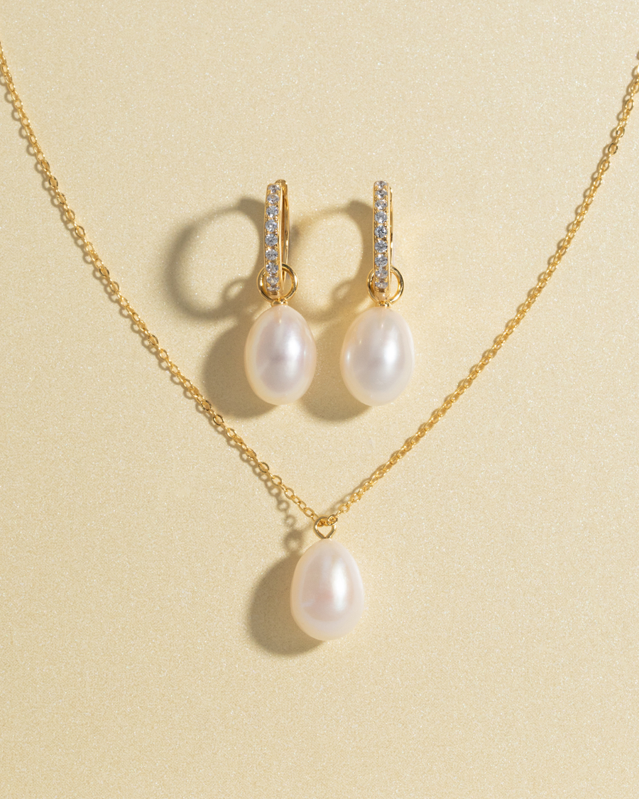 Large Pearl Pendant Necklace in 18k Gold Vermeil